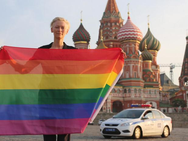 Actress Tilda Swinton unfurled a rainbow flag in Moscow. (Photo via Twitter)
