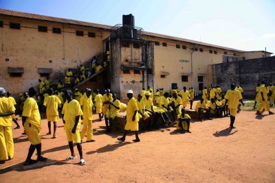 Kim Mukisa et Jackson Mukasa étaient détenus dans la prison de Luzira en Ouganda jusqu'à ce qu'ils soient libérés sous caution en attendant leur procès.