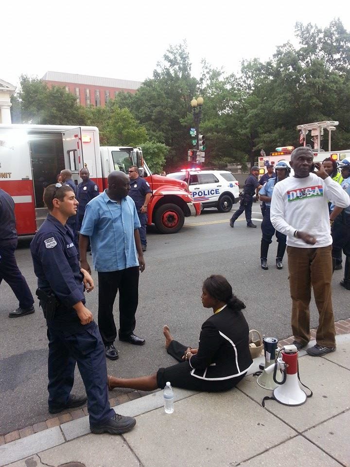 "Fatou Camara in crime scene" -- caption on photo of August 2014 incident from Sidisanneh.blogspot.com)