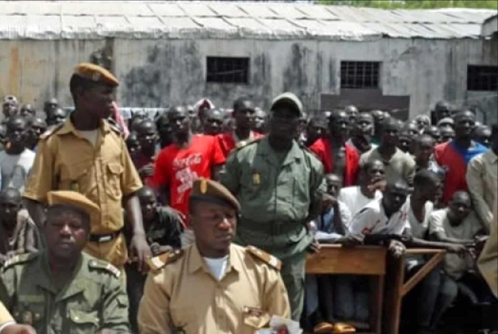 Prisoners and guards at Ebolowa Prison in Cameroon. (Photo courtesy of Actu Cameroun)
