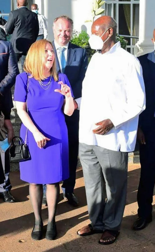 Sharon Slater of Family Watch International chats with Ugandan President Yoweri Museveni in 2023. (Photo courtesy of CNN)