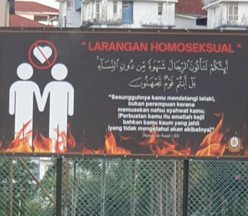 Anti-gay signboard in Kuala Terengganu, Malaysia states "Larangan homosexsual", which means "Homosexuality ban" in the Malay language. (Photo courtesy of BFM Radio on Facebook)