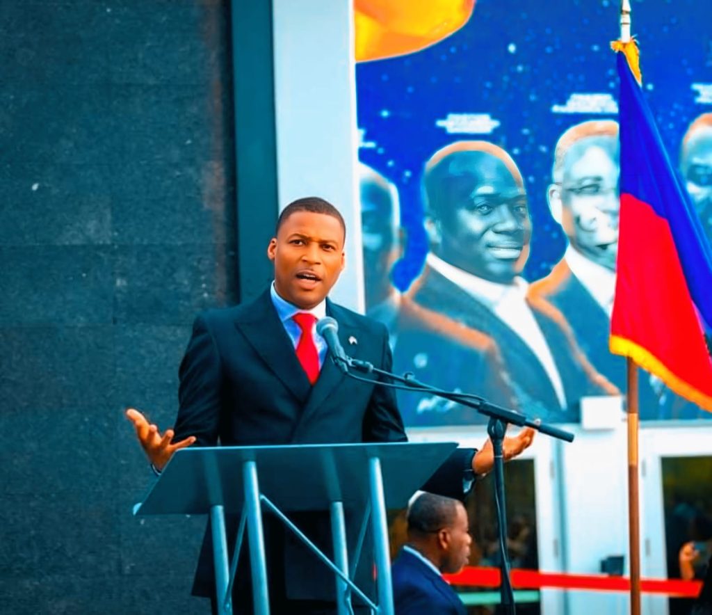 Greg Toussaint during a sermon resembling a political rally (Source: @Kozé Krétyen)