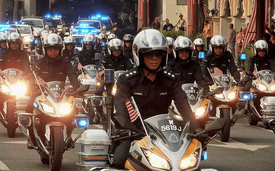 Malaysian motorcycle police (Photo courtesy of Rizuan / Wikipedia)