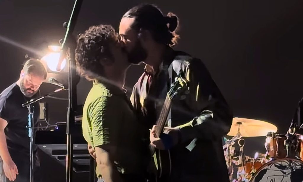 Bnadmayes Matty Healy and Ross MacDonald kiss on stage at the Good Vibes festival in Kuala Lumpur, Malaysia. (Photo courtesy of Sky News)
