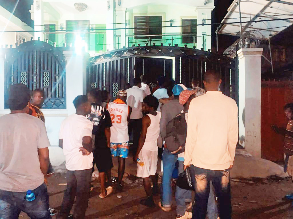 The Charlot Jeudy Center is always busy. The people who come here are men (Photo by @merlinjean).