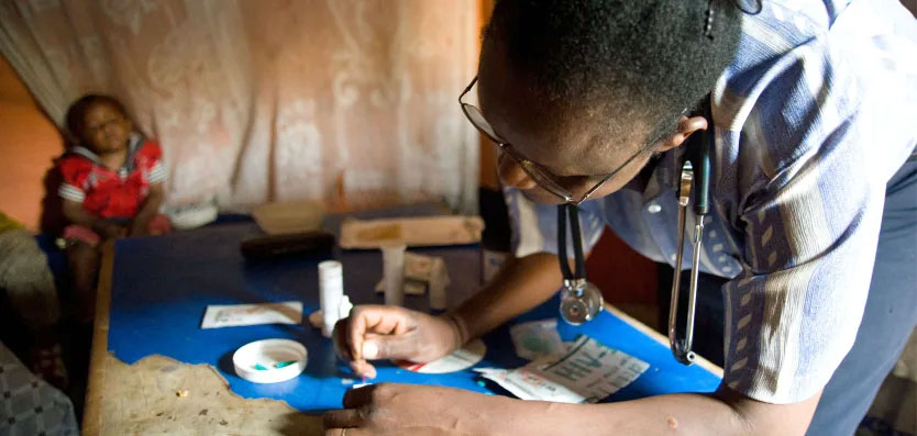 A community health worker during a home visit in the Mukuru informal settlement of Nairobi, (David Snyder photo courtesy of ZUMA Press Wire via Reuters Connect)