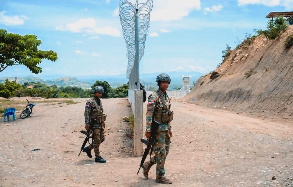 Dominican soldiers patrolling the Haitian-Dominican border (Instagram: @ani_assoc)
