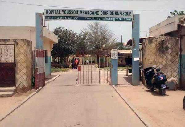 Entrance to the Youssou Mbargane Diop Hospital in Rufisque, Senegal. (Photo courtesy of Le Quotidien)