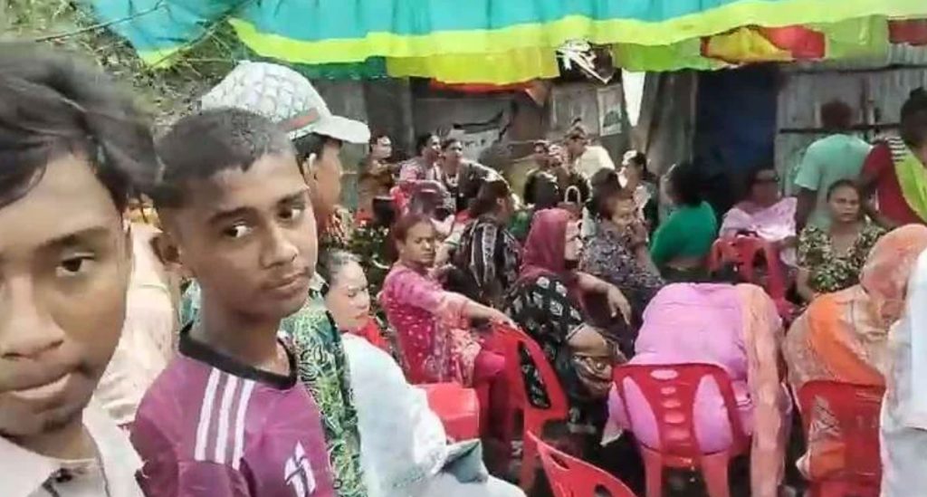 Hijra community members from throughout Chattogram, Bangladesh, gathered to protest and tp mourn the loss of Mousumi Hijra. (Photo courtesy of TBS News)